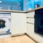 Modern Turquoise Apartment/Free Wifi