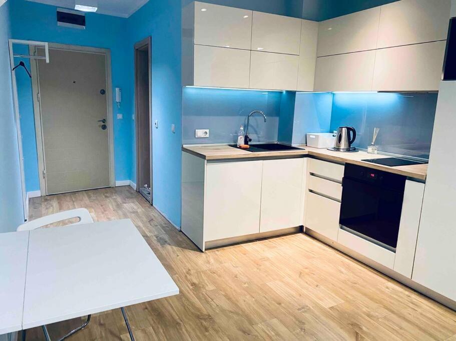 Modern Turquoise Apartment/free Wifi Apartamento
