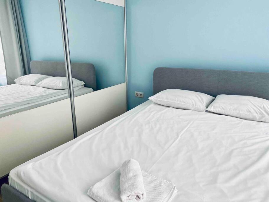 Modern Turquoise Apartment/free Wifi